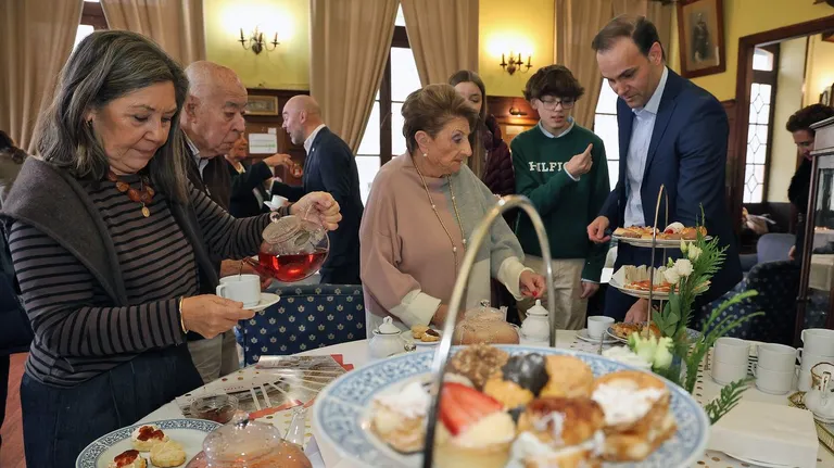 PRIMER AFTERNOON TEA EN EL CLUB.